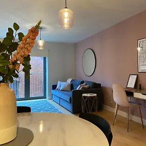 City Centre With Parking Apartment