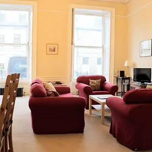 https://2-bedroom-georgian-flat-in-new-town-accommodates-5.edinburghhotelsuk.org