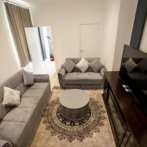 https://entire-2-bed-ground-floor-flat-cardiff-city-centre.cardiffhotelswales.com